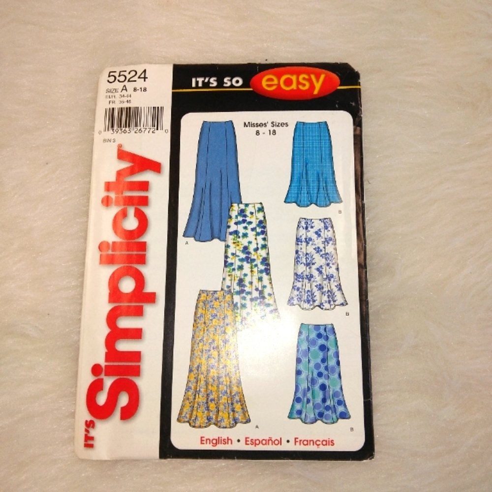 Simplicity 5524 Misses EASY skirts Size 8-18 with zip and hook closure.